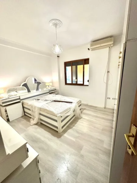 Tirane, jepet me qera apartament 2+1 Kati 5, 500 € (Ali Dem)