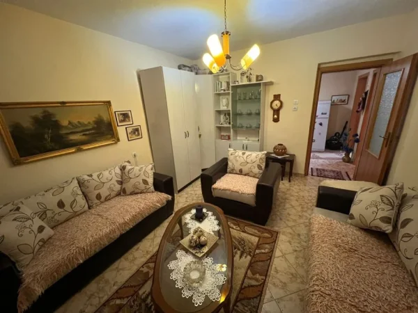 Tirane, shitet apartament 2+1+Ballkon , 133.000 € (Mine Peza)