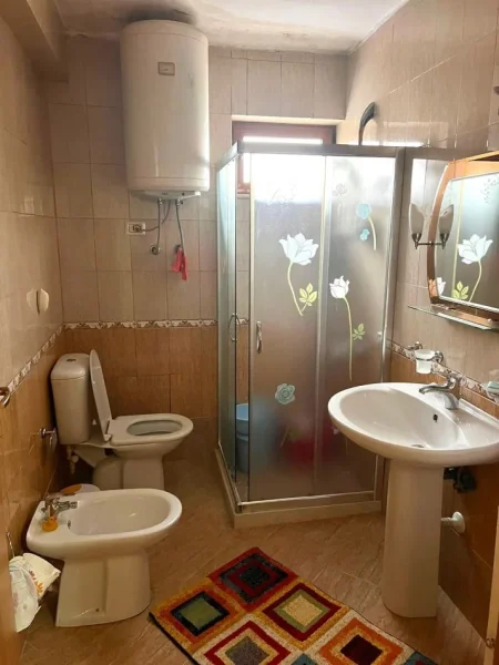 Tirane, shitet apartament 2+1+Ballkon , 133.000 € (Mine Peza)