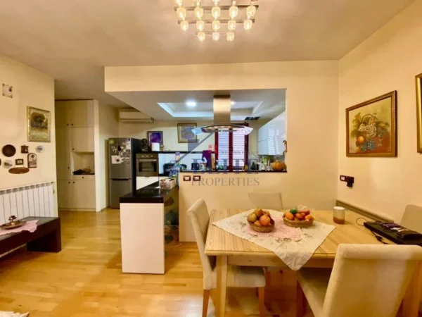 Tirane, shitet apartament 3+1+Ballkon Kati 4, 132 m² 198.000 € (Yzberisht)