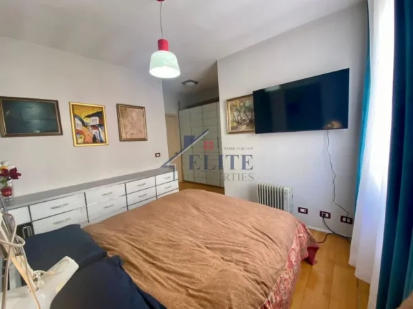 Tirane, shitet apartament 3+1+Ballkon Kati 4, 132 m² 198.000 € (Yzberisht)