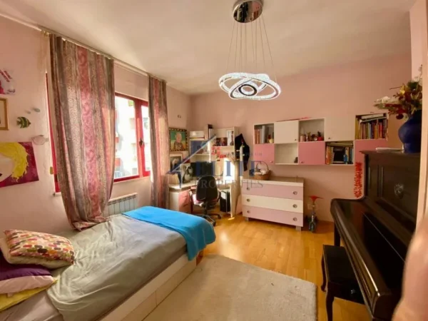 Tirane, shitet apartament 3+1+Ballkon Kati 4, 132 m² 198.000 € (Yzberisht)
