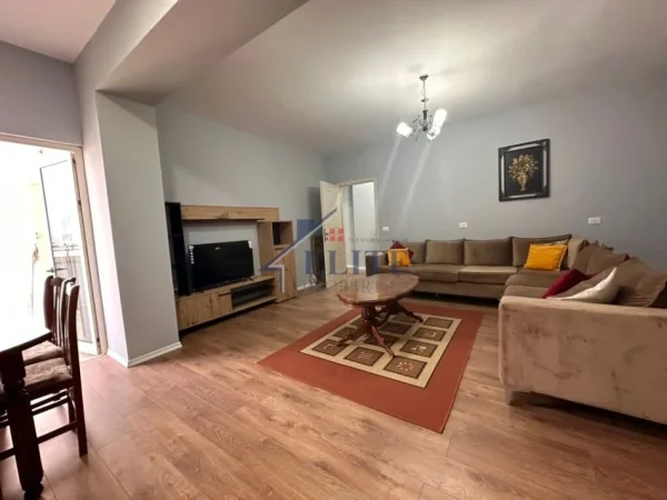 Tirane, shitet apartament 3+1+Ballkon Kati 4, 132 m² 198.000 € (Yzberisht)