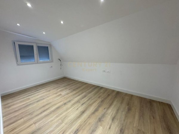 Tirane, jepet me qera apartament+verande | Penthouse Dublex Kati 4, 213 m² 1.300 € (Liqeni i Thatë)