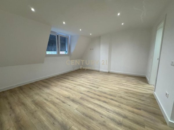 Tirane, jepet me qera apartament+verande | Penthouse Dublex Kati 4, 213 m² 1.300 € (Liqeni i Thatë)