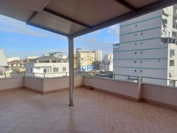 Durres, jepet me qera apartament 2+1+Ballkon Kati 4, 95 m² 400 € (Muzeumi, Durres)