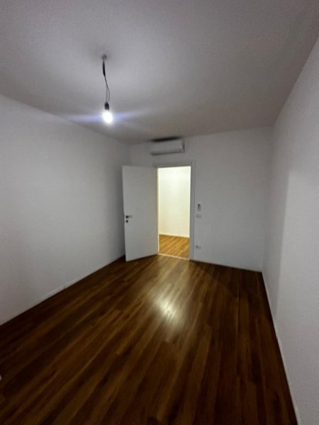 Tirane, jap me qera apartament 2+1+Ballkon Kati 3, 113 m² 500 € (astir)