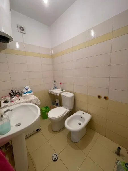 Tirane, jepet me qera apartament 2+1+Ballkon Kati 3, 80 m² 450 € (astir)