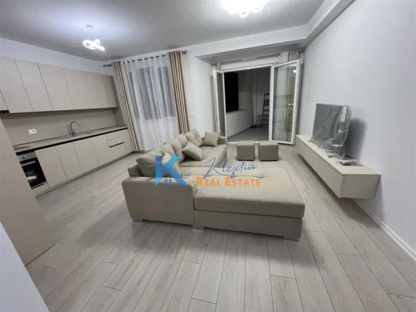 Tirane, jap me qera apartament 2+1+Ballkon Kati 9, 100 m²