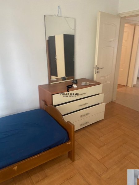 Tirane, jepet me qera apartament 3+1 Kati 2, 120 m² 400 € (SIRI KODRA)