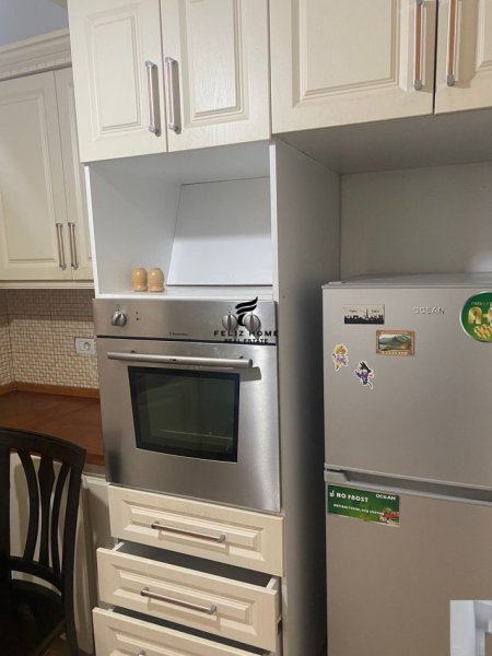 Tirane, jepet me qera apartament 3+1 Kati 2, 120 m² 400 € (SIRI KODRA)