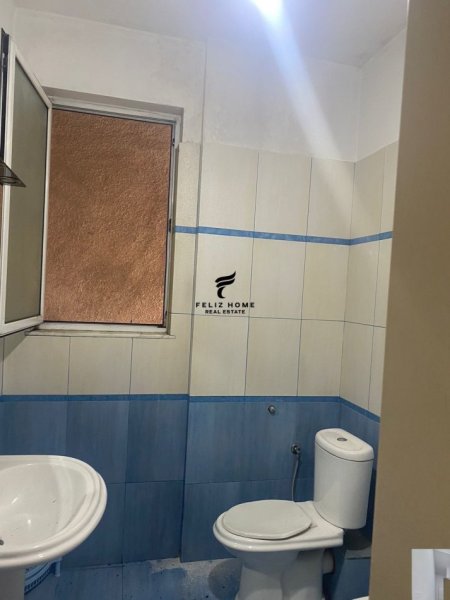 Tirane, jepet me qera apartament 3+1 Kati 2, 120 m² 400 € (SIRI KODRA)