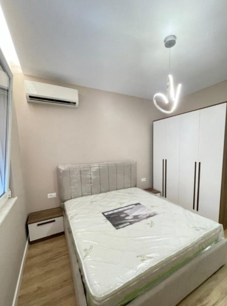 Tirane, shitet apartament 2+1+Ballkon Kati 4, 75 m² 139.999 € (Rruga Ferit Xhajko)