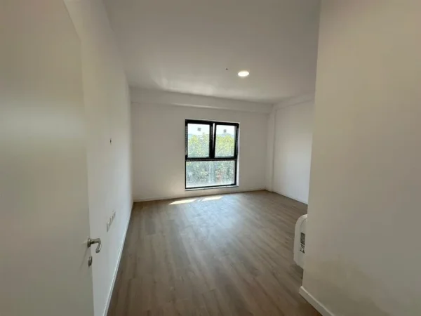 Tirane, jepet me qera zyre Kati 4, 343 m² 3.999 € (21 Dhjetori)