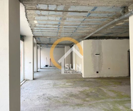 Shkoder, shitet ambjent biznesi Kati -1, 155 m² (KRYQEZIMI I ZDRALES, SHKODER)