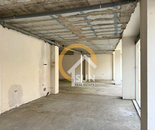 Shkoder, shitet ambjent biznesi Kati -1, 155 m² (KRYQEZIMI I ZDRALES, SHKODER)