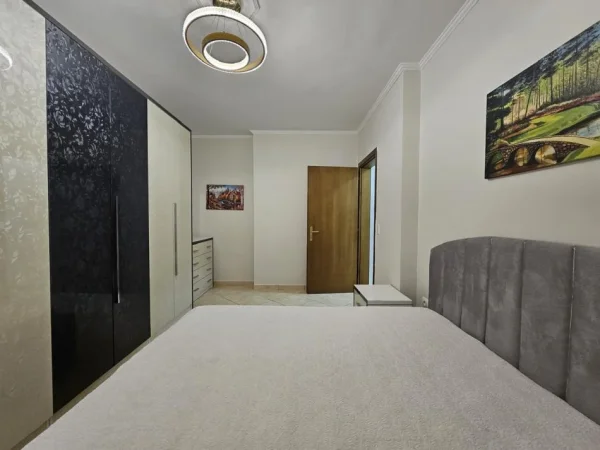 Tirane, jepet me qera apartament 2+1+Ballkon Kati 3, 90 m² 750 € (21 Dhjetori)