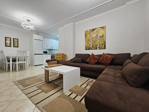 Tirane, jepet me qera apartament 2+1+Ballkon Kati 4, 90 m² 749 € (21 Dhjetori)