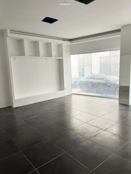 Tirane, shes dyqan Kati 0, 54 m² 250.000 € (medreseja)