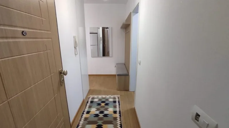 Tirane, jepet me qera apartament 1+1+Ballkon Kati 3, 70 m² 600 € (mine peza)