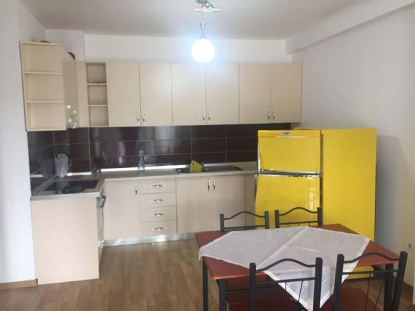 Tirane, jepet me qera apartament 2+1 , 82 m² 500 € (qytet studenti)