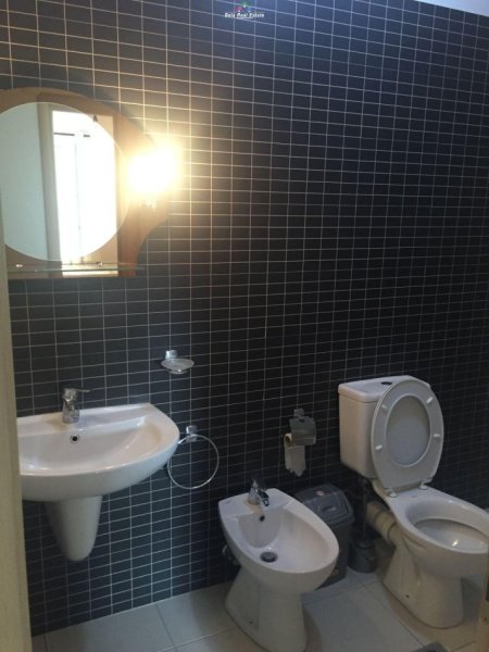 Tirane, jepet me qera apartament 2+1 , 82 m² 500 € (qytet studenti)