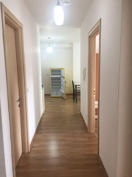 Tirane, jepet me qera apartament 2+1 , 82 m² 500 € (qytet studenti)
