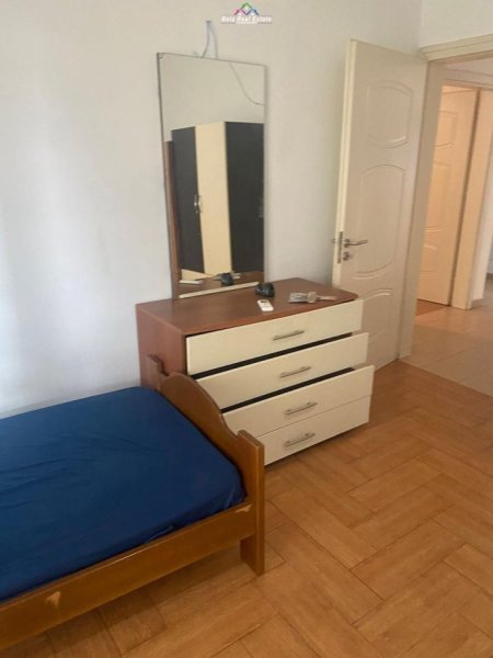 Tirane, jepet me qera Vile 2+1 Kati 2, 120 m² 400 € (siri kodra)