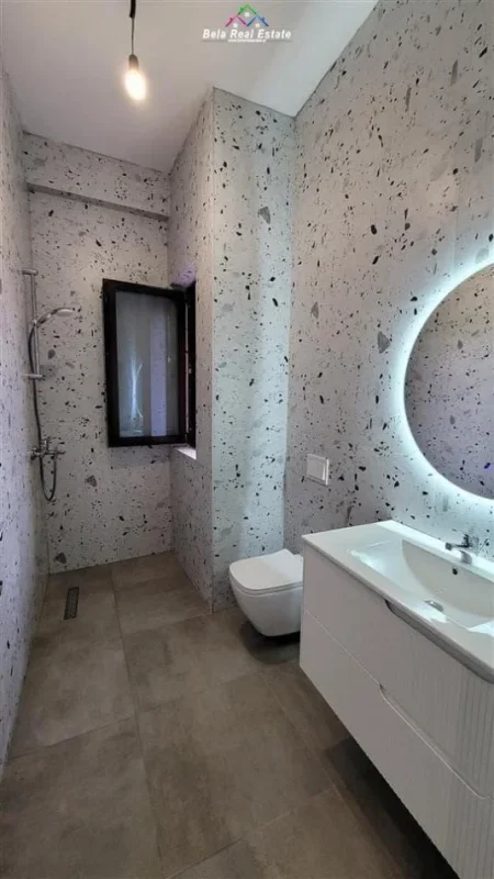 Tirane, jepet me qera zyre Kati 3, 66 m² 550 € (myslym shyri)