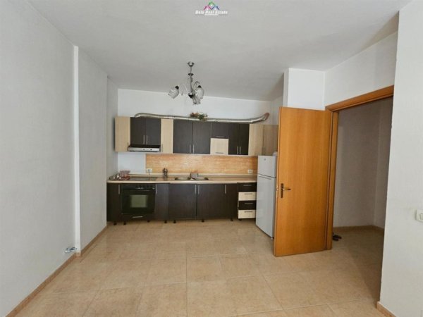 Tirane, jepet me qera apartament 2+1 Kati 7, 100 m² 500 € (astir)