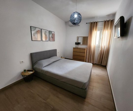 Tirane, jepet me qera apartament 2+1 Kati 5, 80 m² 550 € (myslym shyri)
