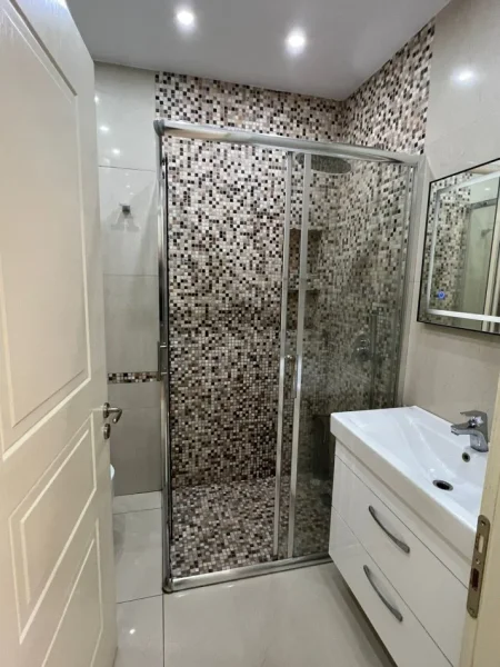 Tirane, jepet me qera apartament 2+1+Ballkon Kati 2, 107 m² 500 € (loni Ligori)