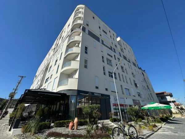 SHITET DYQAN TEK TREGU USHQIMOR, MISTO MAME, BUZE RRUGE-145000