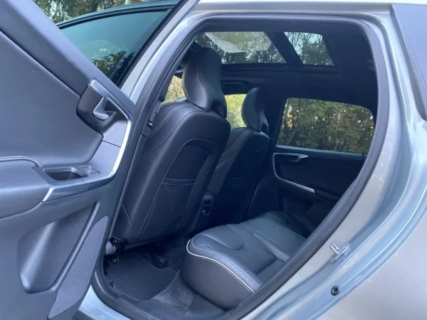 Tirane, shes makine Volvo Xc60 T6 Benzin, gri e erret automatik Klima 170.000 km