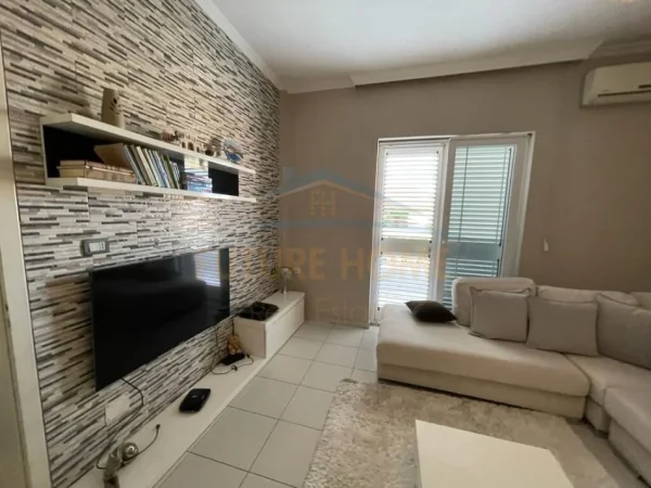 Tirane, jap me qera apartament 2+1 Kati 2, 120 m² 500 € (SELITE)