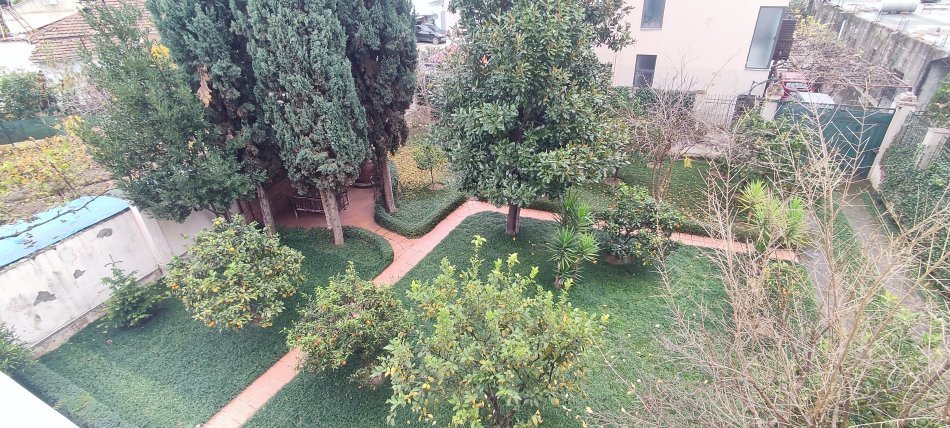 Tirane, jepet me qera kat vile 3+1+Aneks+Ballkon Kati 1, 1 m² 950 € (Mihal Grameno)