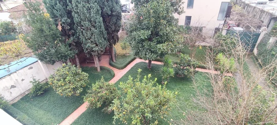 Tirane, jepet me qera kat vile 3+1+Aneks+Ballkon Kati 1, 1 m² 950 € (Mihal Grameno)