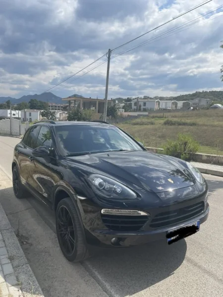 Tirane, shitet makine Porsche cayenne Nafte, e zeze automatik Kondicioner 190 km 21.000 €
