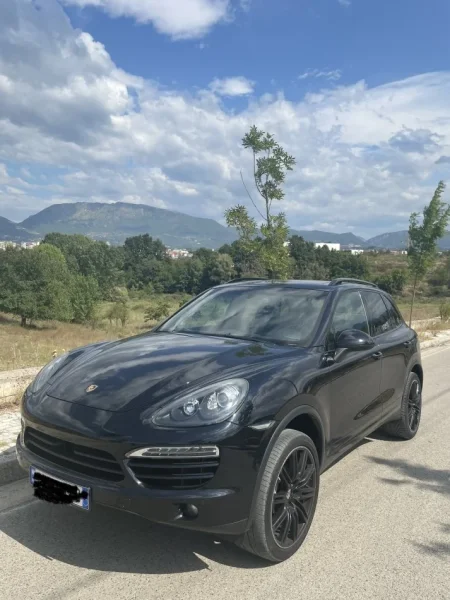 Tirane, shitet makine Porsche cayenne Nafte, e zeze automatik Kondicioner 190 km 21.000 €