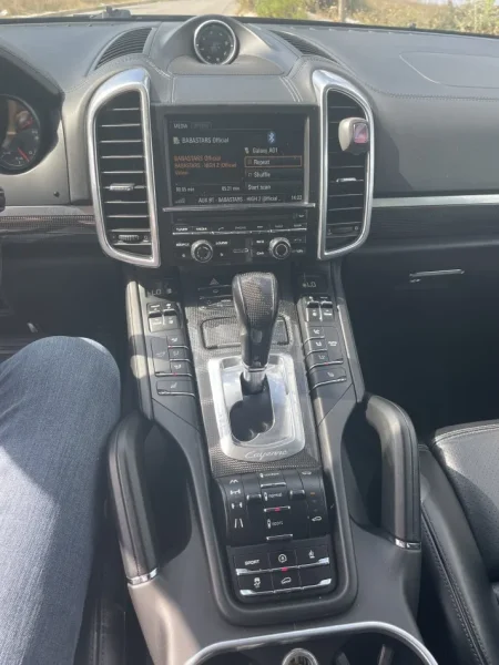 Tirane, shitet makine Porsche cayenne Nafte, e zeze automatik Kondicioner 190 km 21.000 €