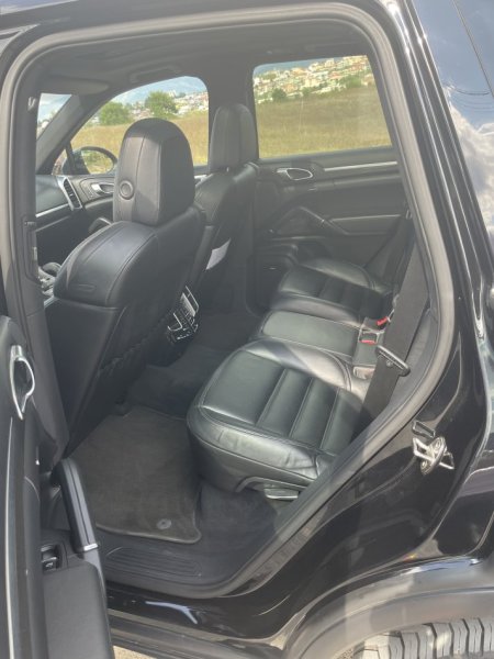 Tirane, shitet makine Porsche cayenne Nafte, e zeze automatik Kondicioner 190 km 21.000 €