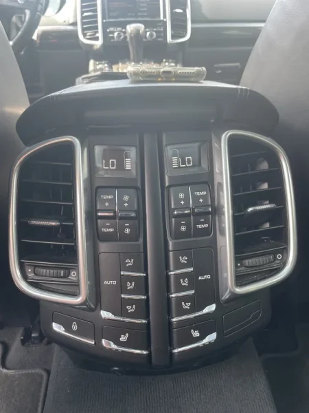 Tirane, shitet makine Porsche cayenne Nafte, e zeze automatik Kondicioner 190 km 21.000 €