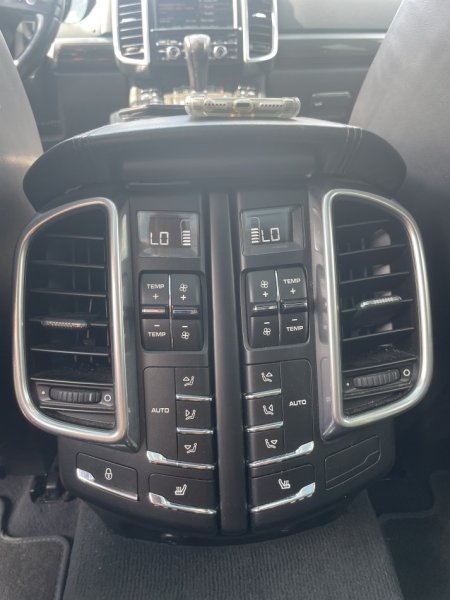 Tirane, shitet makine Porsche cayenne Nafte, e zeze automatik Kondicioner 190 km 21.000 €