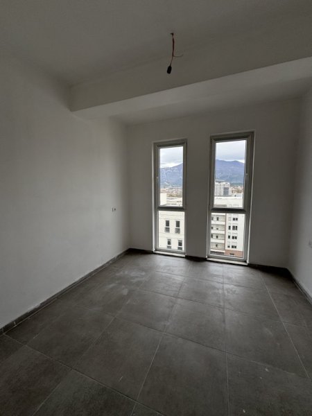 Tirane, jepet me qera apartament 2+1+Ballkon Kati 6, 84 m² 400 € (Ne fund te rruges 5 maj , pallatet e bashkise)