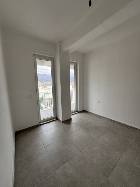 Tirane, jepet me qera apartament 2+1+Ballkon Kati 6, 84 m² 400 € (Ne fund te rruges 5 maj , pallatet e bashkise)