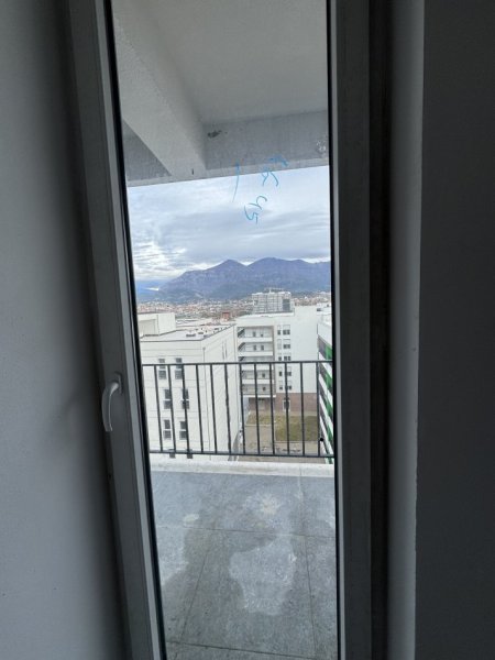 Tirane, jepet me qera apartament 2+1+Ballkon Kati 6, 84 m² 400 € (Ne fund te rruges 5 maj , pallatet e bashkise)