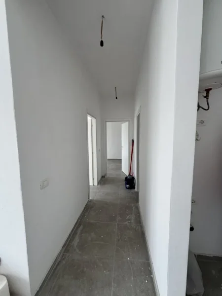 Tirane, jepet me qera apartament 2+1+Ballkon Kati 6, 84 m² 400 € (Ne fund te rruges 5 maj , pallatet e bashkise)