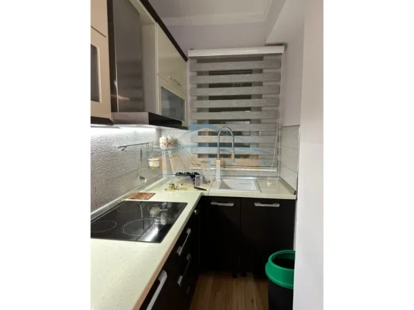 Tirane, jepet me qera apartament 2+1 Kati 4, 89 m² 700 € (Komuna e Parisit)