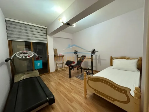 Tirane, jepet me qera apartament 2+1 Kati 4, 89 m² 700 € (Komuna e Parisit)