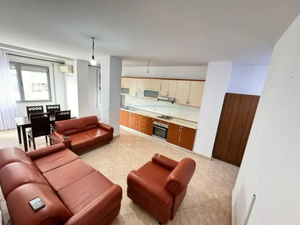 Tirane, jepet me qera apartament 2+1 Kati 4, 82 m² 500 € (Don Bosko)